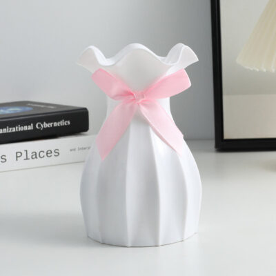 Lotus leaf mouth vase – White